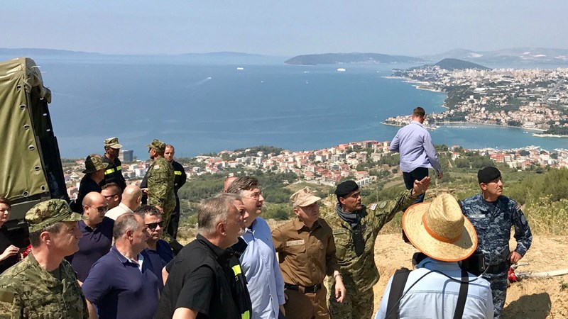 Predsjednik Vlade Plenković na požarištu: Država će naći načina da pomogne ljudima koji su u požarima izgubili imovinu